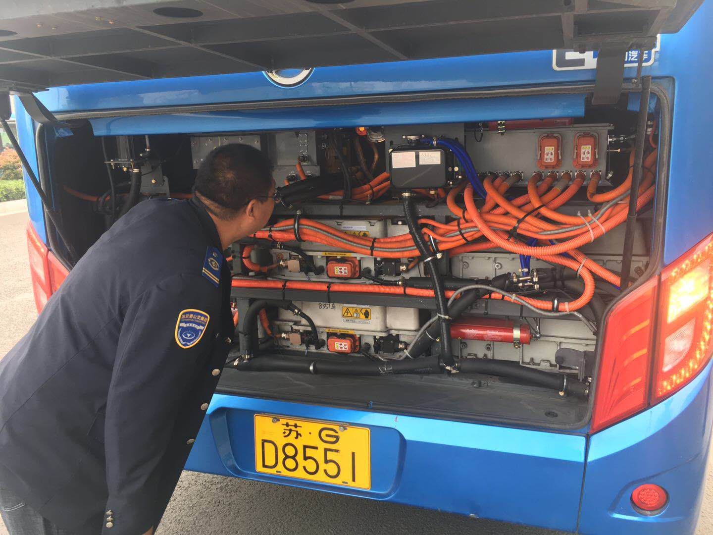 公交集團公交事業(yè)一部開(kāi)展高溫季節純電動(dòng)車(chē)安全隱患大排查